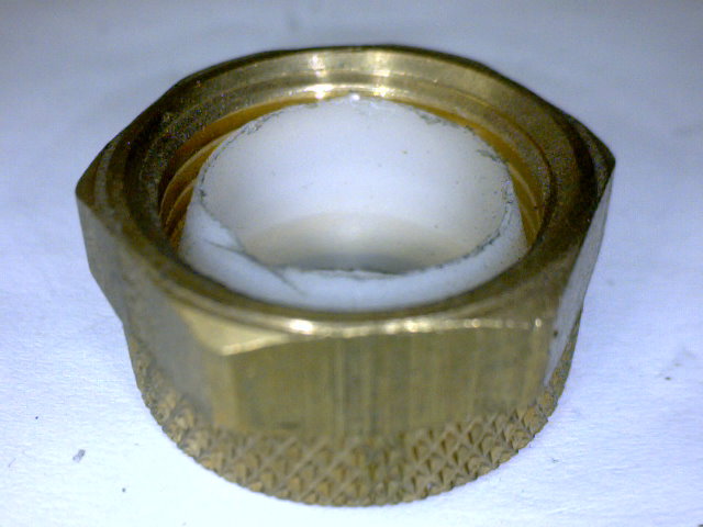 TUERCA Y MANGA DE PLASTICO ENSAMBLADAS