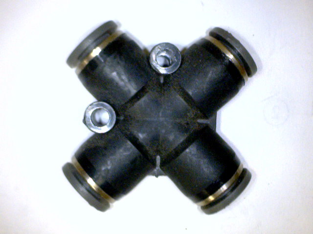 CONECTOR EN CRUZ 4 TOMAS 1/2
